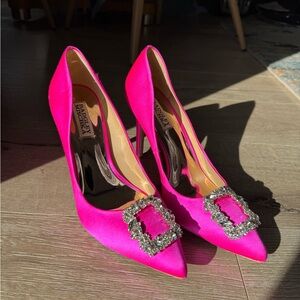BADGLEY MISCHKA Cher Crystal Embellished Pump in Hot Pink Satin Size US 8.5
